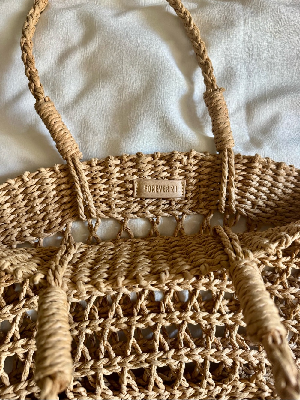 Forever 21 Woven Straw Tote Bag in Tan - Casual Summer Beach Bag - Picture 2 of 6